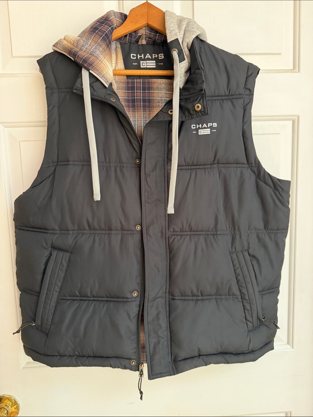 Chaps Men's Black Quilted Hooded Puffer Vest with Gray Drawstring Hood